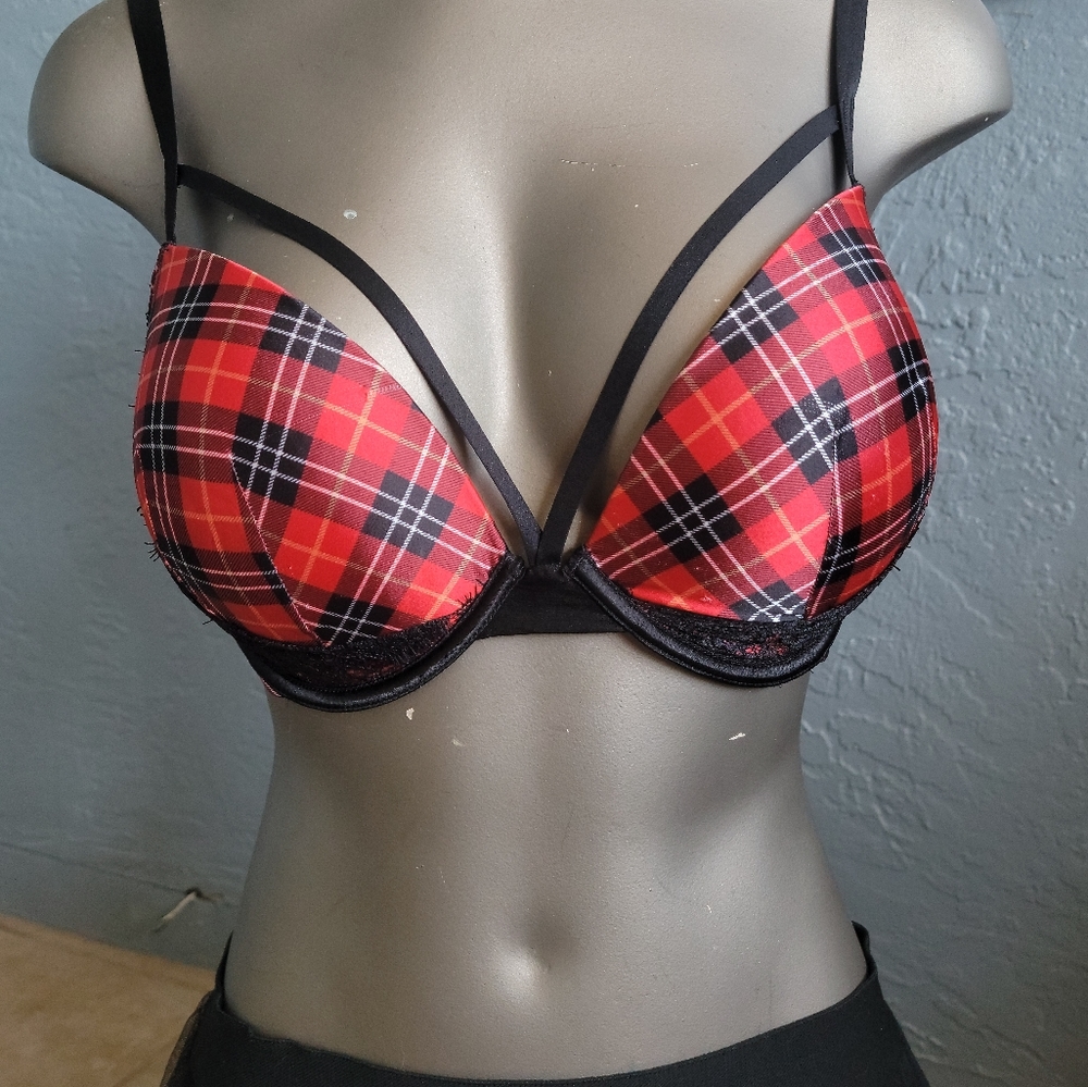 Victoria's Secret 32DDD red and black bra